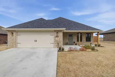 5820 Coldspring Ln, Bartlesville, OK 74006