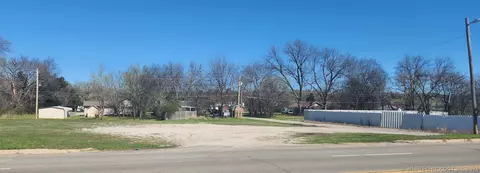 1500 W Main St, Henryetta, OK 74437