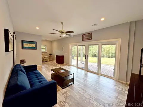 Living - 20005 Hwy 80, Hulbert, OK 74441 photo 5 of 5