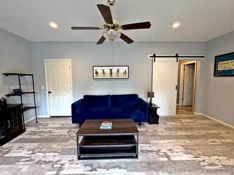 Living - 20005 Hwy 80, Hulbert, OK 74441 photo 4 of 5