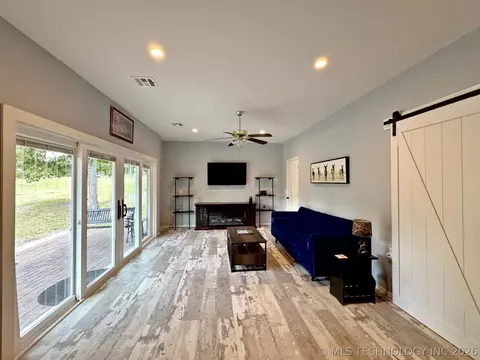 Living - 20005 Hwy 80, Hulbert, OK 74441 photo 1 of 5