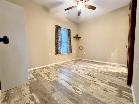 Bedroom - 20005 Hwy 80, Hulbert, OK 74441 photo 2 of 4