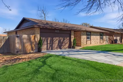 603 E 135th Pl, Glenpool, OK 74033