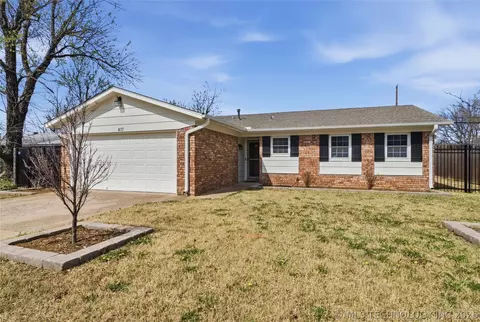 407 W Tobago Dr, Sand Springs, OK 74063