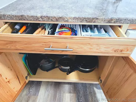 Kitchen - 421375 E 1150 Rd, Eufaula, OK 74432 photo 5 of 5