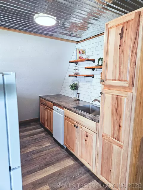 Kitchen - 421375 E 1150 Rd, Eufaula, OK 74432 photo 1 of 5