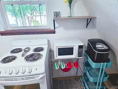 Kitchen - 421375 E 1150 Rd, Eufaula, OK 74432 photo 2 of 5