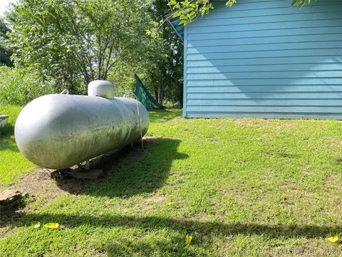 Exterior - 421375 E 1150 Rd, Eufaula, OK 74432 photo 9 of 10