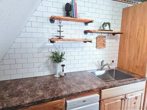Kitchen - 421375 E 1150 Rd, Eufaula, OK 74432 photo 3 of 5