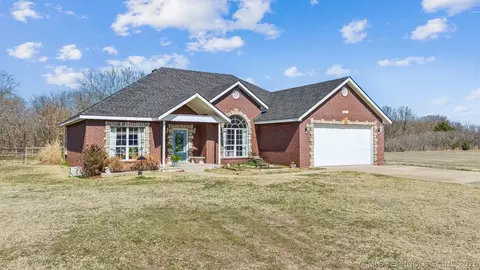 10613 Burton Ln, Skiatook, OK 74070