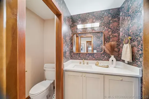 Bath - 5855 E 46th Pl, Tulsa, OK 74135 photo 2 of 9