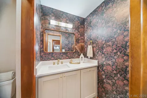Bath - 5855 E 46th Pl, Tulsa, OK 74135 photo 1 of 9