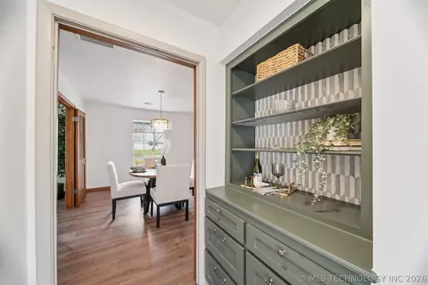Dining - 5855 E 46th Pl, Tulsa, OK 74135 photo 4 of 5