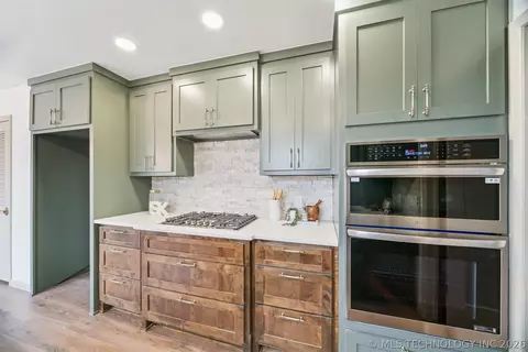 Kitchen - 5855 E 46th Pl, Tulsa, OK 74135 photo 4 of 5