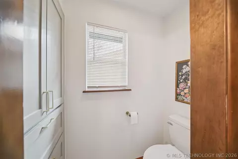 Bath - 5855 E 46th Pl, Tulsa, OK 74135 photo 5 of 9