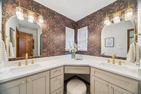 Bath - 5855 E 46th Pl, Tulsa, OK 74135 photo 9 of 9