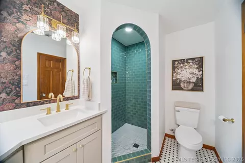 Bath - 5855 E 46th Pl, Tulsa, OK 74135 photo 7 of 9