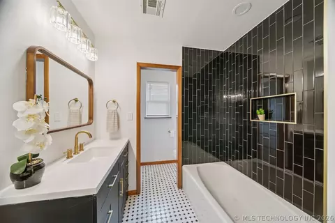 Bath - 5855 E 46th Pl, Tulsa, OK 74135 photo 4 of 9