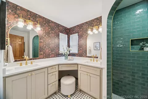 Bath - 5855 E 46th Pl, Tulsa, OK 74135 photo 6 of 9