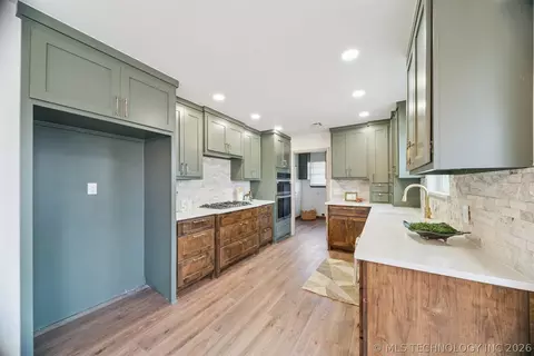 Kitchen - 5855 E 46th Pl, Tulsa, OK 74135 photo 2 of 5