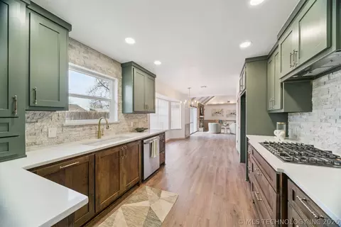 Kitchen - 5855 E 46th Pl, Tulsa, OK 74135 photo 5 of 5