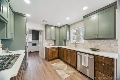 Kitchen - 5855 E 46th Pl, Tulsa, OK 74135 photo 3 of 5