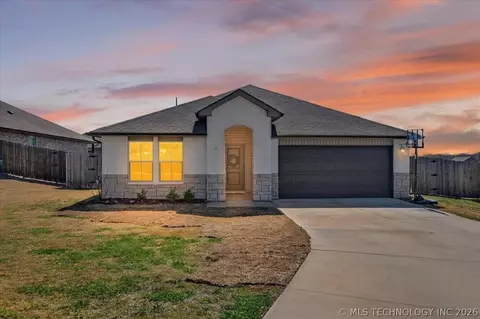 3205 Rushmore St, Bartlesville, OK 74006