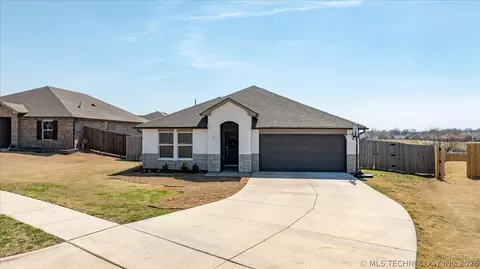 3205 Rushmore St, Bartlesville, OK 74006