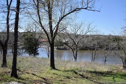 4 Holiday Acres Dr, Fort Towson, OK 74735