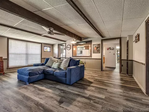 Living - 32033 E 695 Way, Wagoner, OK 74467 photo 4 of 6