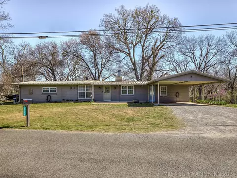 32033 E 695 Way, Wagoner, OK 74467