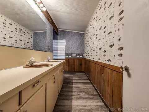 Bath - 32033 E 695 Way, Wagoner, OK 74467 photo 4 of 7