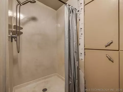 Bath - 32033 E 695 Way, Wagoner, OK 74467 photo 7 of 7