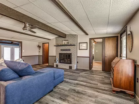 Living - 32033 E 695 Way, Wagoner, OK 74467 photo 2 of 6