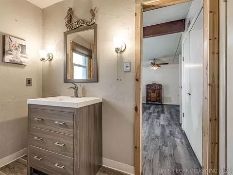 Bath - 32033 E 695 Way, Wagoner, OK 74467 photo 2 of 7
