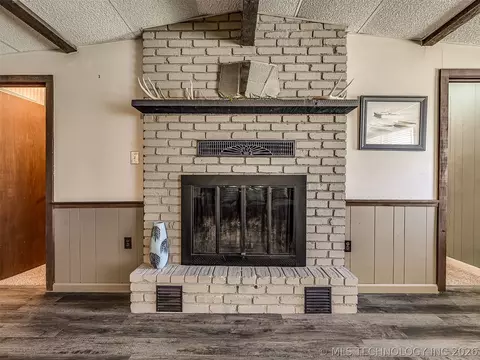 Living - 32033 E 695 Way, Wagoner, OK 74467 photo 5 of 6