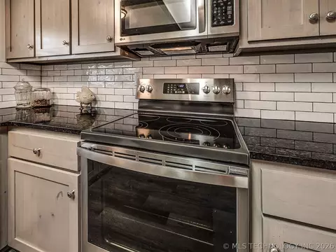 Kitchen - 32033 E 695 Way, Wagoner, OK 74467 photo 6 of 6
