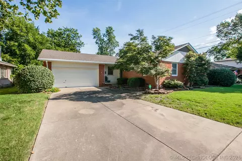 4003 E 52nd St, Tulsa, OK 74135