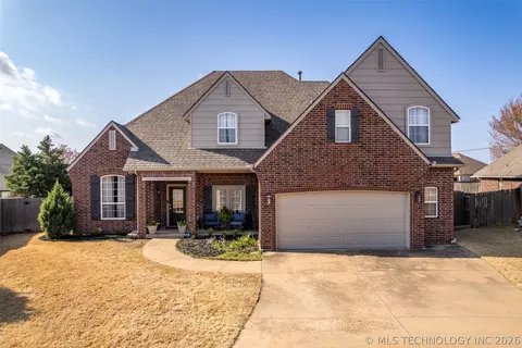 911 W Indianapolis Pl, Broken Arrow, OK 74012