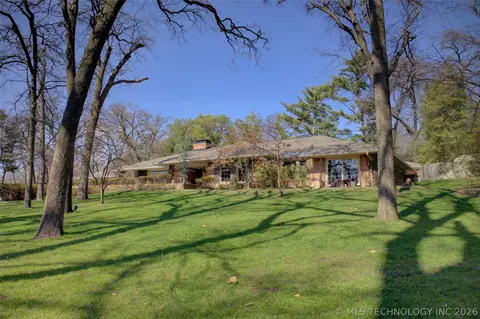 4464 Oak Rd, Tulsa, OK 74105