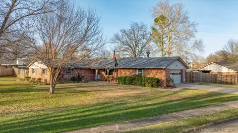 1776 Harned Dr, Bartlesville, OK 74006
