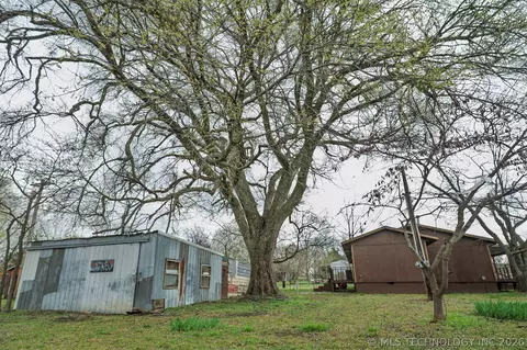 Exterior - 511 E 6th St, Hulbert, OK 74441 photo 3 of 3