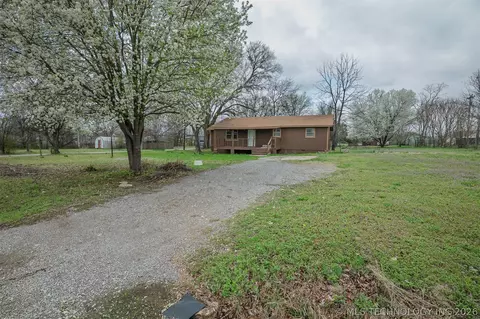 Exterior - 511 E 6th St, Hulbert, OK 74441 photo 1 of 3