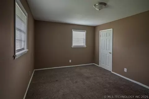 Bedroom - 511 E 6th St, Hulbert, OK 74441 photo 2 of 3