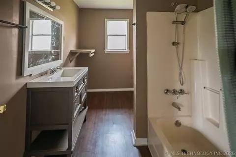 Bath - 511 E 6th St, Hulbert, OK 74441 photo 1 of 3