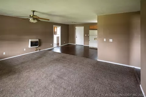 Living - 511 E 6th St, Hulbert, OK 74441 photo 2 of 3