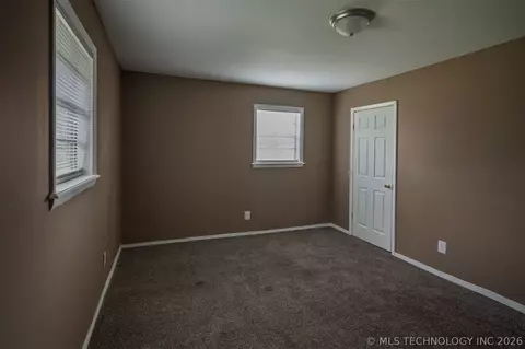Bedroom - 511 E 6th St, Hulbert, OK 74441 photo 2 of 3