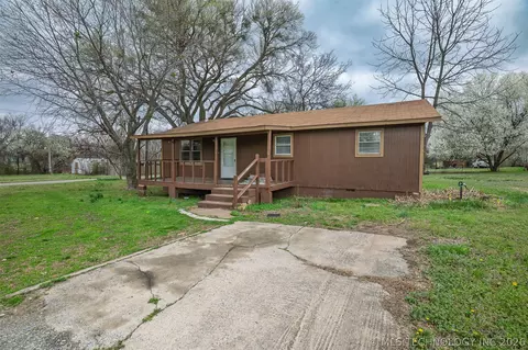 511 E 6th St, Hulbert, OK 74441