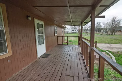 Exterior - 511 E 6th St, Hulbert, OK 74441 photo 2 of 3