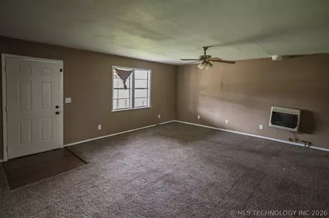 Living - 511 E 6th St, Hulbert, OK 74441 photo 1 of 3
